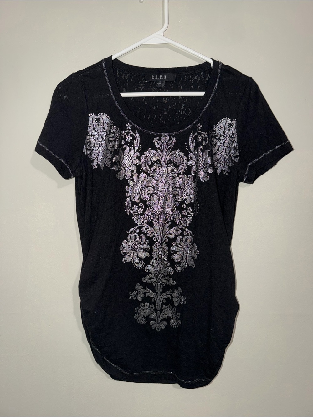 B.L.E.U. Black Silver Ornate Graphic Short Sleeve Top – Size M